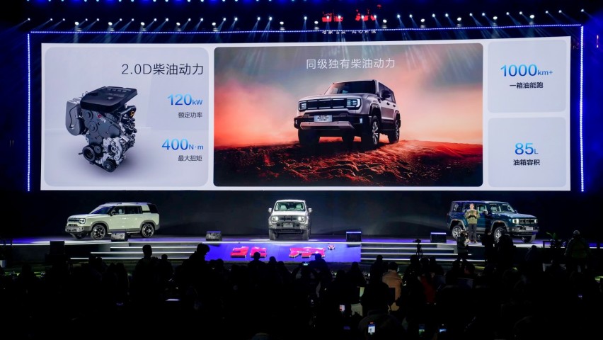 北京汽车全新BJ40开启预售，18.98万起，电四驱BJ30同时亮相