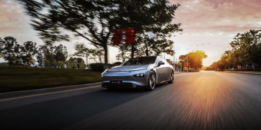4.3秒破百+706KM续航，小鹏P7起售22.99万元