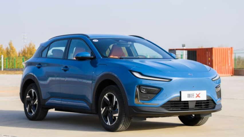 15万内家用纯电SUV,哪吒X能否挑战行业标杆比亚迪元PLUS?