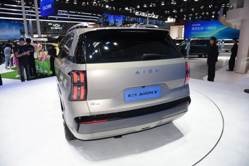 埃安第二代AION V，方盒子纯电SUV