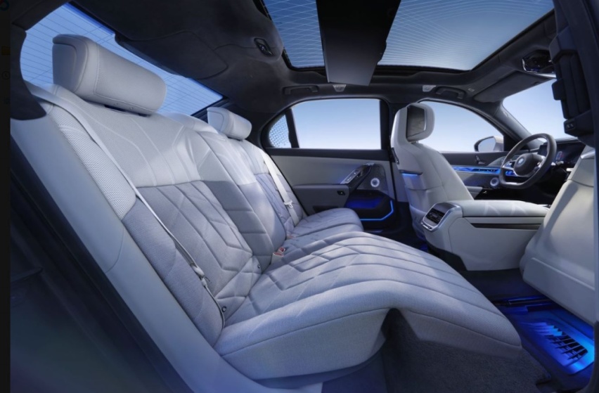 创新纯电动BMW i7到店，首批车主将获限量版艺术版画