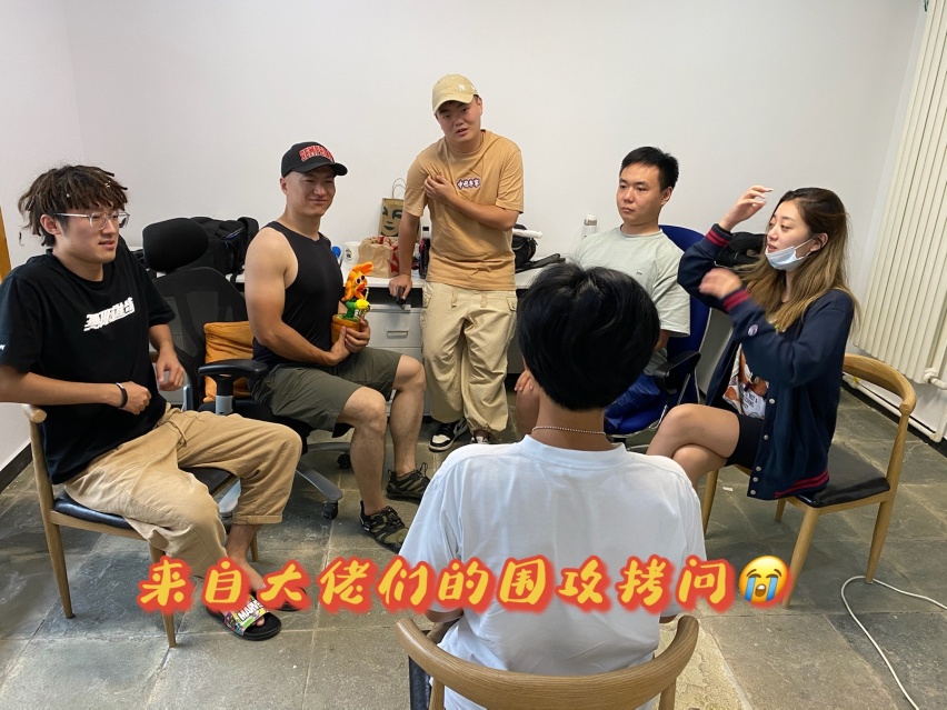 00后入职逗斗车，面试差点把车开进局子里