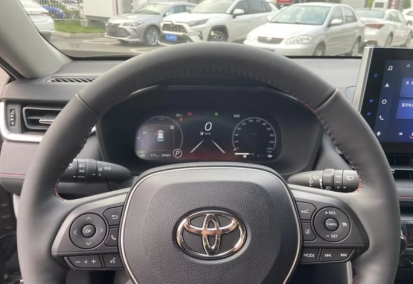 一箱油跑1400km！破百7.4秒 这20万级丰田SUV真丧