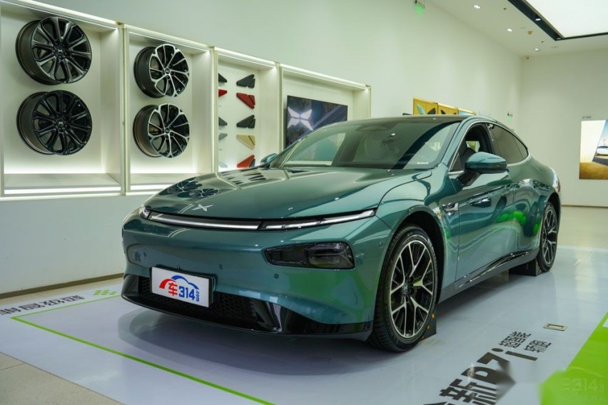 预算25万以上选中型车，小鹏P7i还是比亚迪海豹？