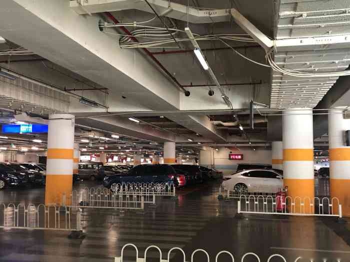 北京首都机场停车场收费标准2022，北京首都机场停车场怎么收费
