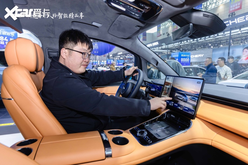 齐鲁车展迎“移动大平层”吉利银河V900济南首秀(图3)