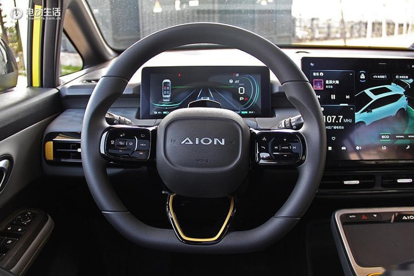 试驾潮玩智能纯电SUV 广汽AION Y引领汽车界潮流风向