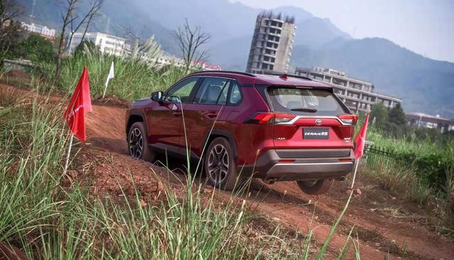 两种排量三种四驱系统，全新RAV4荣放要做专业SUV