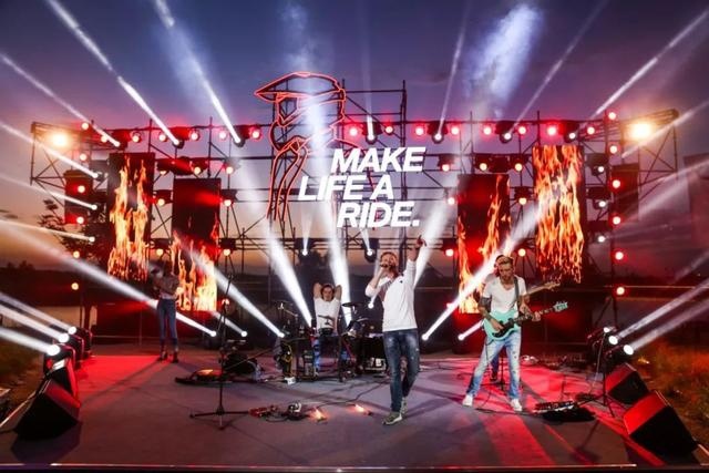 最强“拳击手”水平对置双缸发动机，全新BMW R 1250来了