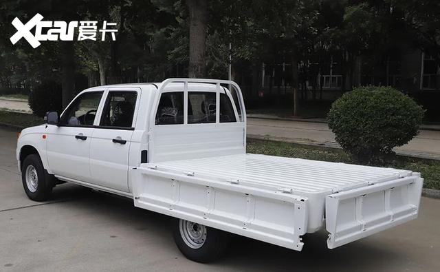 6万内工具型皮卡上市，7.5L油耗更经济，三开门平底货箱拉货首选