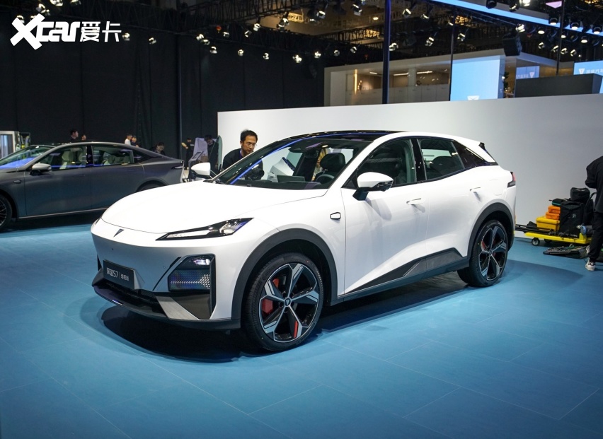 首款超级增程SUV“王炸”上市！不足15万续航1120Km，配无框车门
