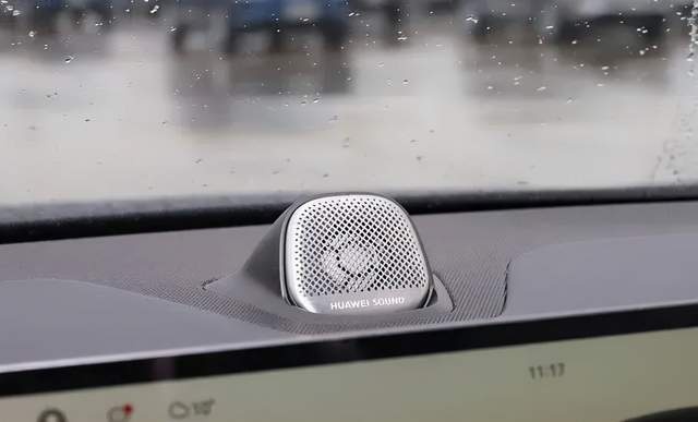 搭鸿蒙系统/续航超1200km，华为AITO问界M5预售25万玩跨界