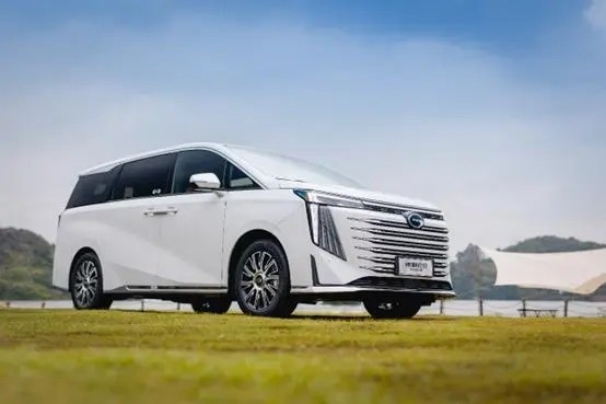传祺豪华旗舰MPV即将预售 E9直接2.0T混动 油耗6.05L