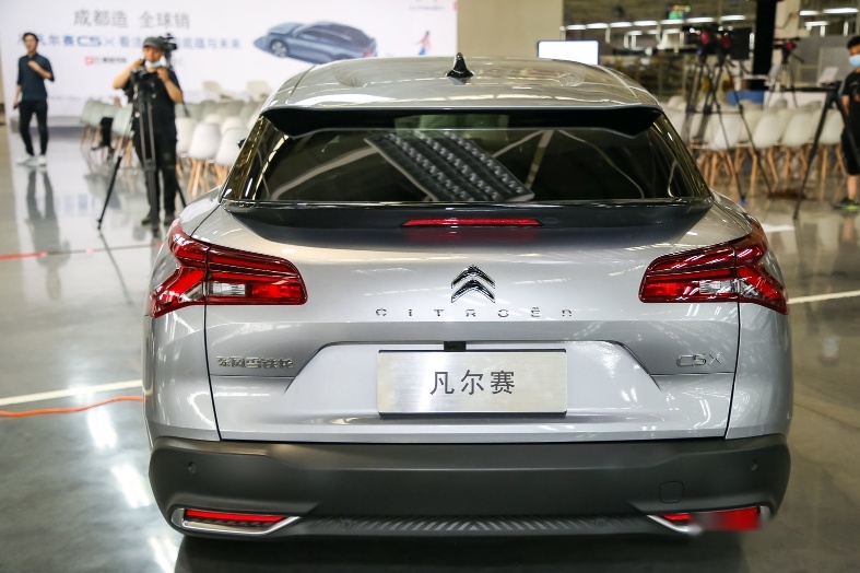轿车？SUV？史上最美凡尔赛C5 X正式下线！颜值到达巅峰