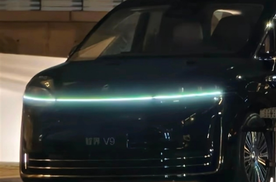 鸿蒙智行首款MPV来了，智界V9实车首次曝光，预计售价约50万元