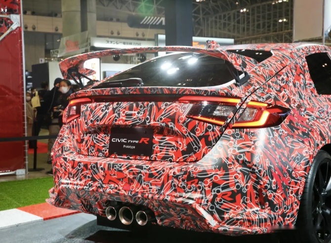 2.0T+6MT 原厂大尾翼+三出排气 平民性能钢炮本田思域TYPE R 20日首发