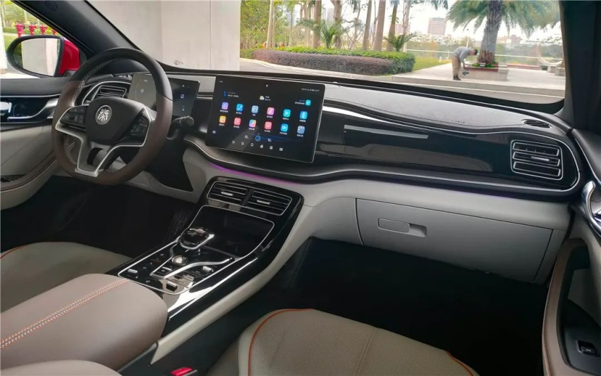不瞎吹！堵一整天车，比亚迪秦PLUS DM-i冠军版才2.99个油！
