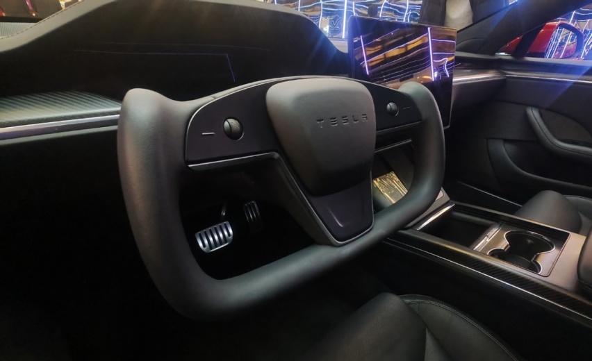 零百加速仅为2.1秒， 特斯拉Model S Plaid性能范儿十足！