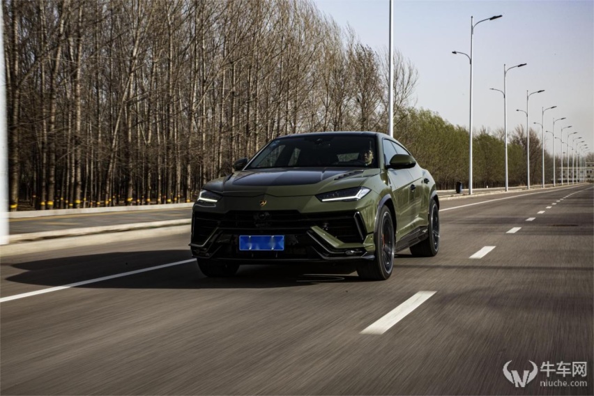 超级SUV继续登峰造极 试驾兰博基尼Urus Performante