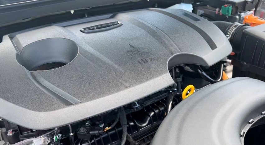 实拍帝豪L雷神Hi·X，零百仅6.9s，亏电油耗3.8L，混动家轿新选