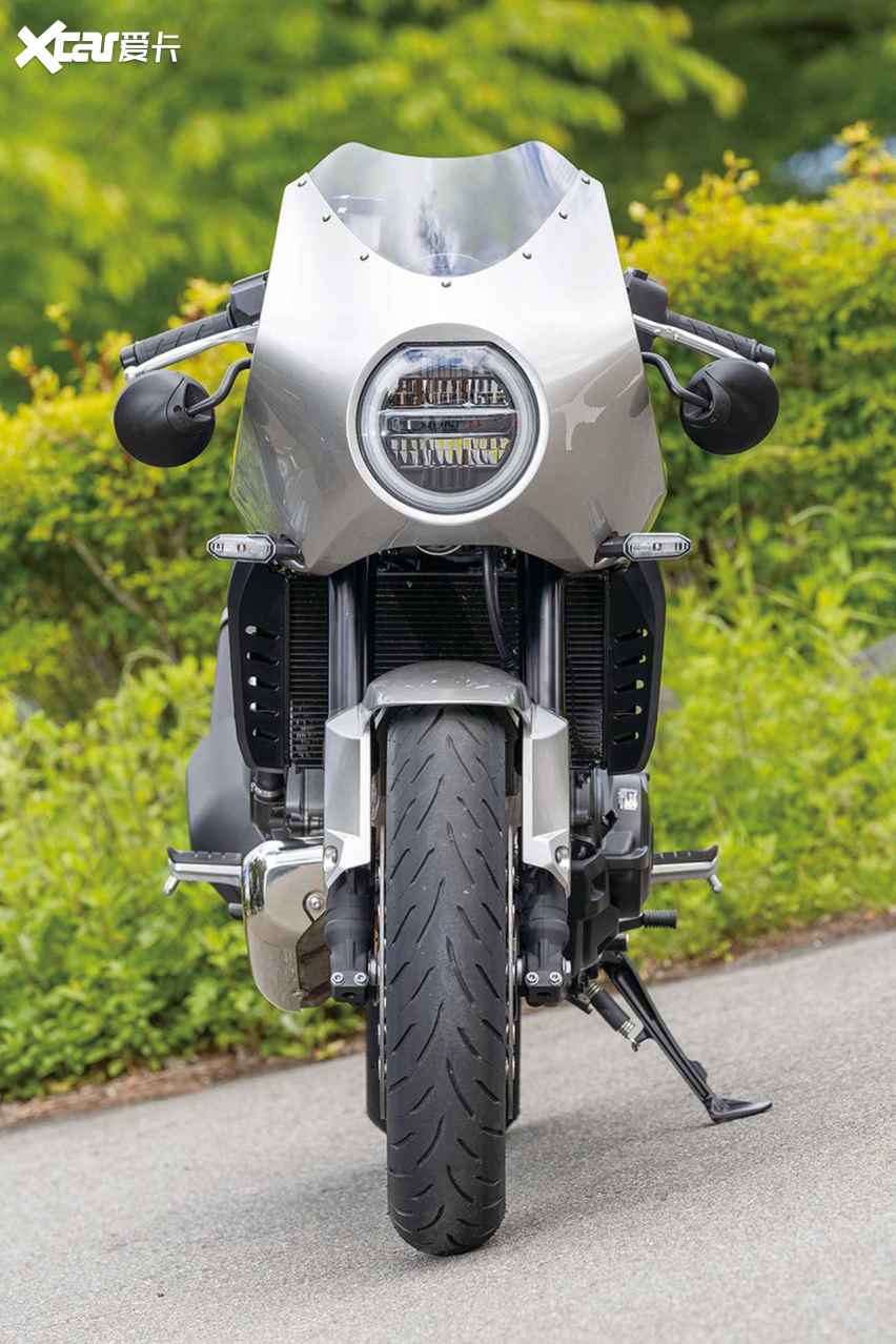 公升排量双缸复古街车,本田hawk 11 特点详解,骑行舒适配置高