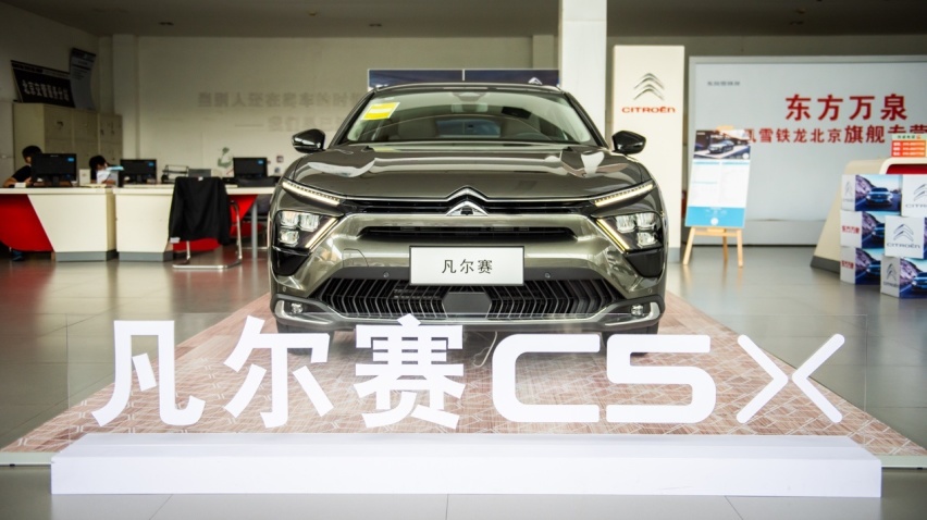 法系旗舰独领风潮，凡尔赛C5 X到店实拍