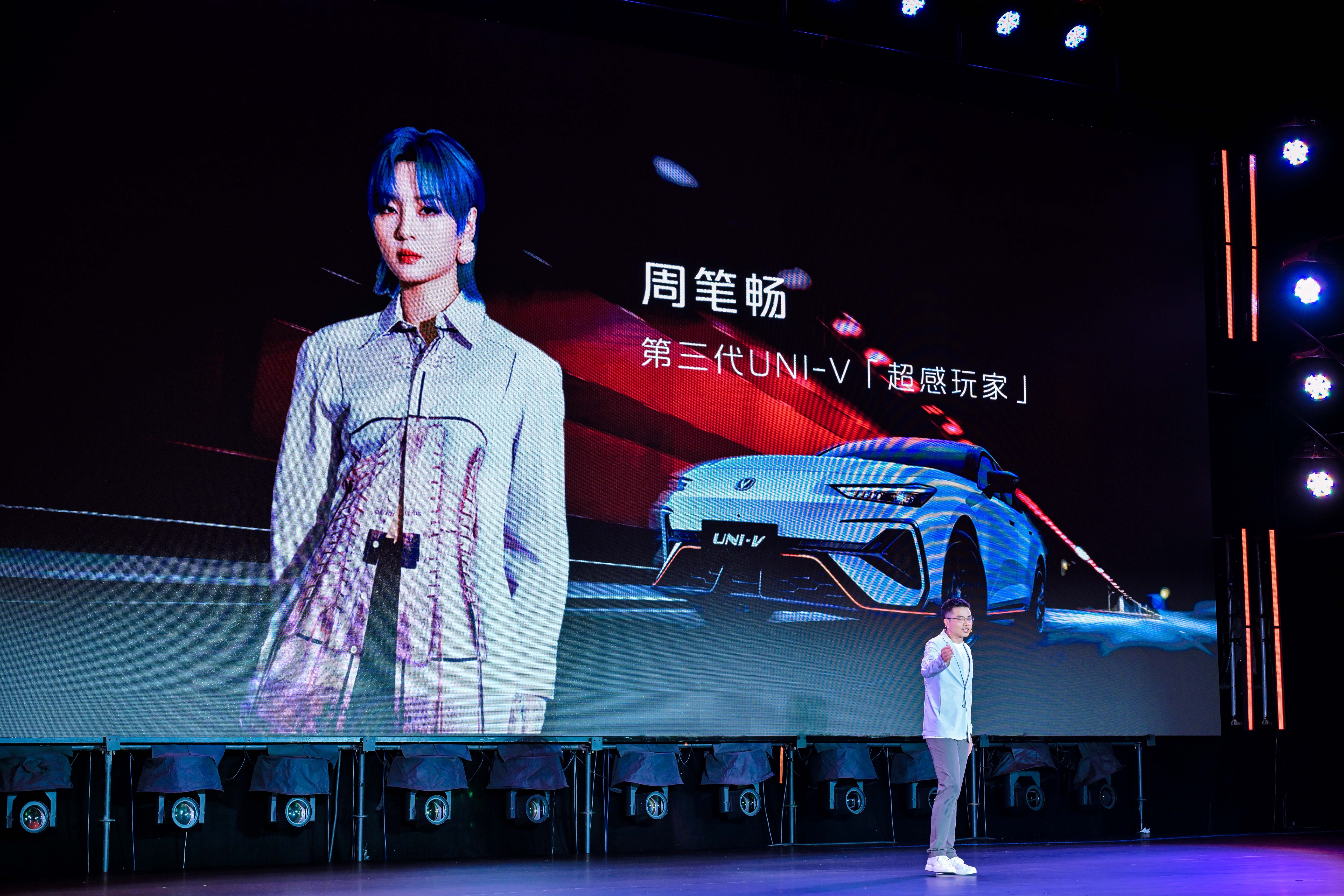 全系標配電動尾翼+掀背門,到手價9.79萬元起!長安第三代UNI-V價格權益發布! 全系標配電動尾翼+掀背門,到手價9.79萬元起!長安第三代UNI-V價格權益發布!