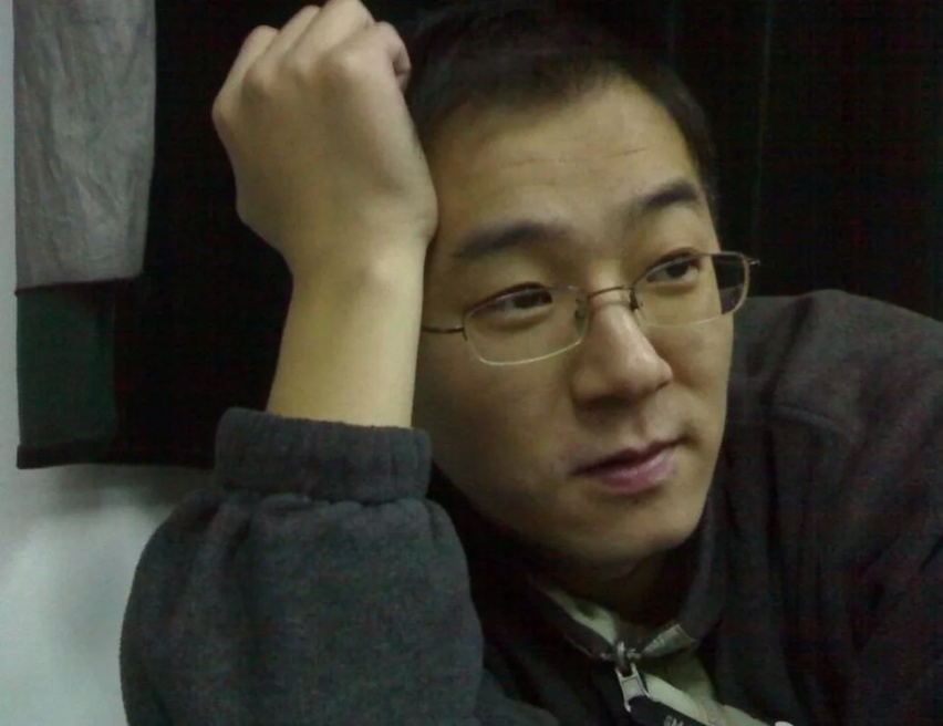 今天这篇稿子无题，只是想敬所有的平凡和伟大一杯！