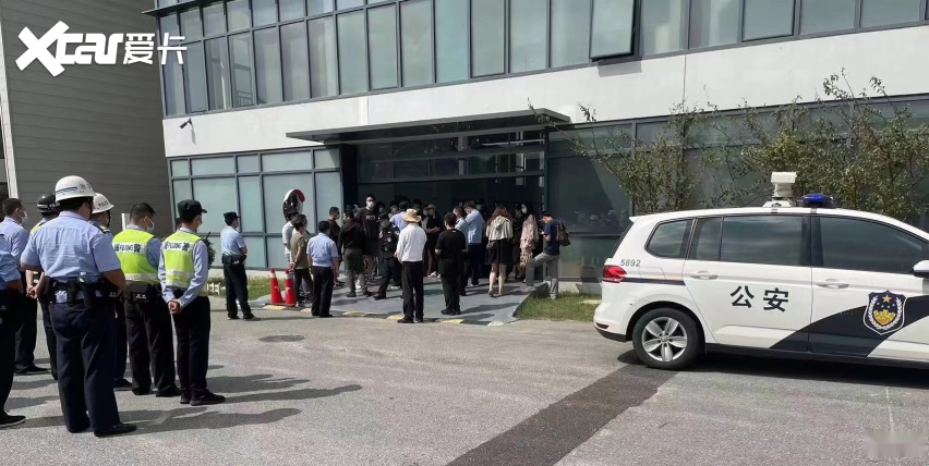 特斯拉定律：辟谣之后不一定降价，但降价必维权