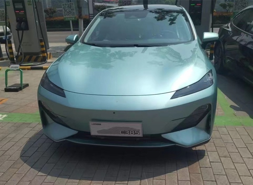 长安深蓝C385实车现身，配无框车门+电动尾翼，续航700km？