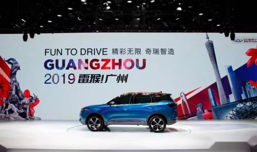 瑞虎7量产版大概就是这么酷  双拼色车顶你喜欢吗？