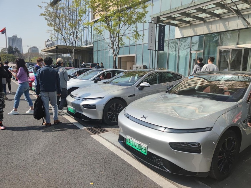 小鹏P7交付一周年，我也有了自己的P7