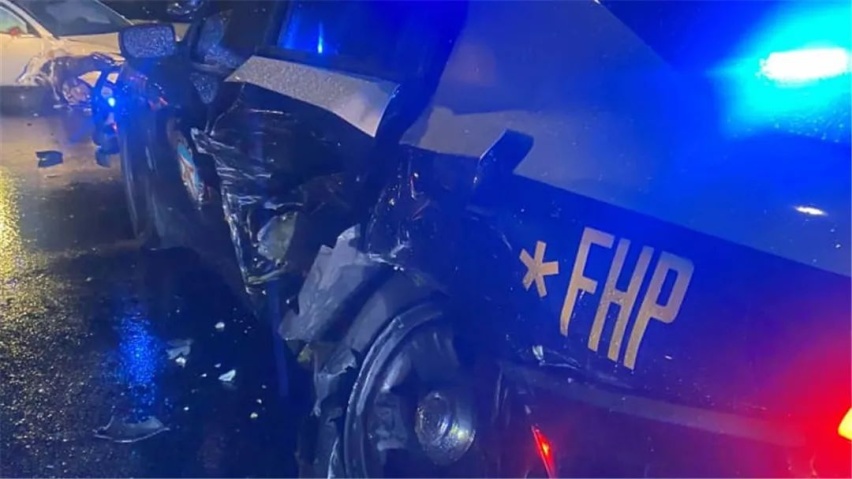 特斯拉又撞了，这次是撞美国警车
