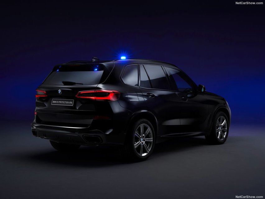 硬核宝马X5安全车，手榴弹加AK47也拿他没办法！