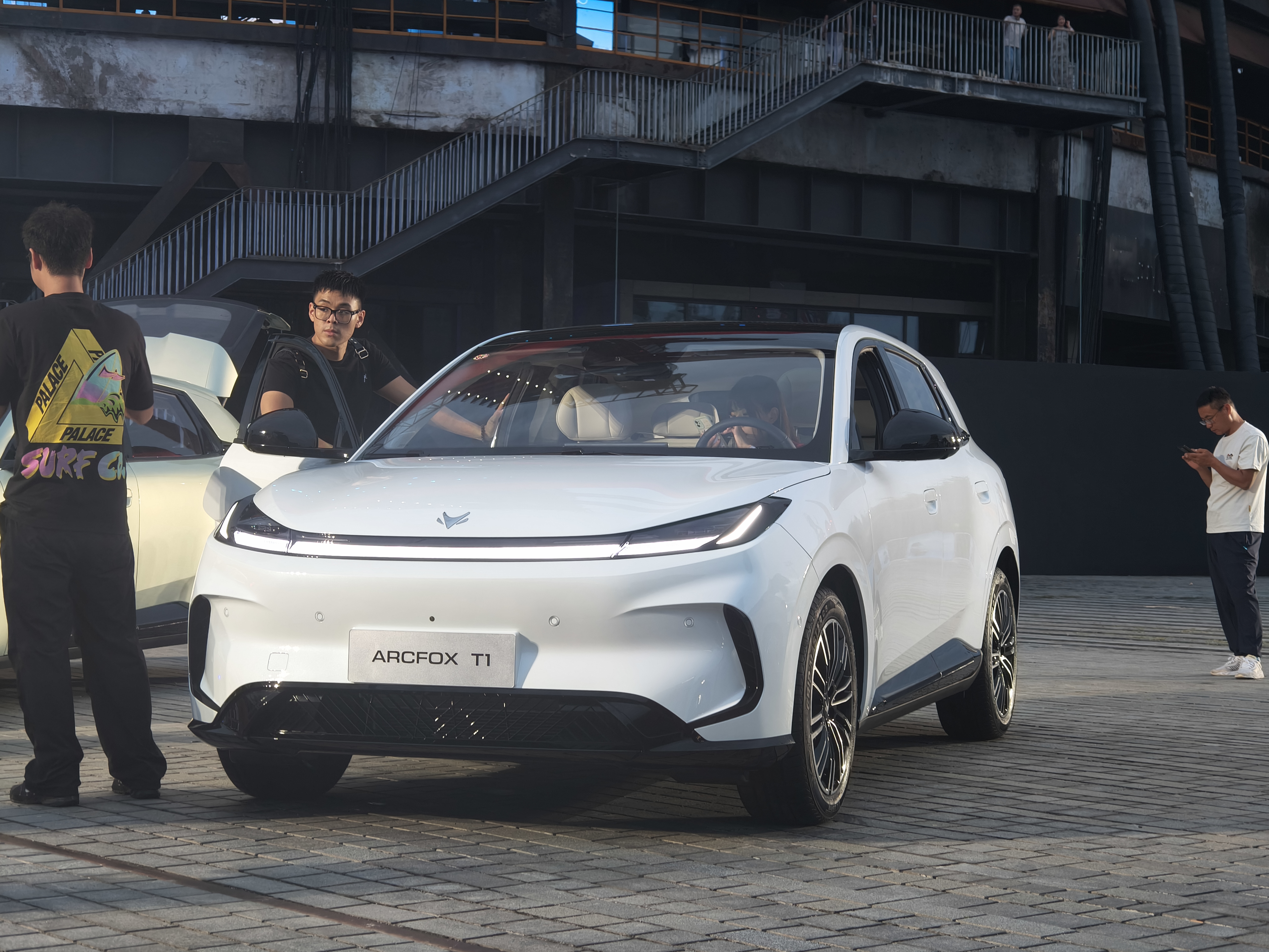 大電池大空間,還標配外放電,最懂年輕人的極狐T1 預售6.88萬起 大電池大空間,還標配外放電,最懂年輕人的極狐T1 預售6.88萬起