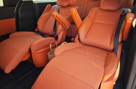 试驾锐胜M8：12万的车，三排坐起来居然比别家二排还宽敞