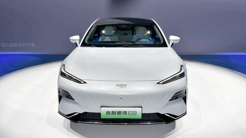 5分钟充电180km，吉利E8想把800V价格打进20万内？