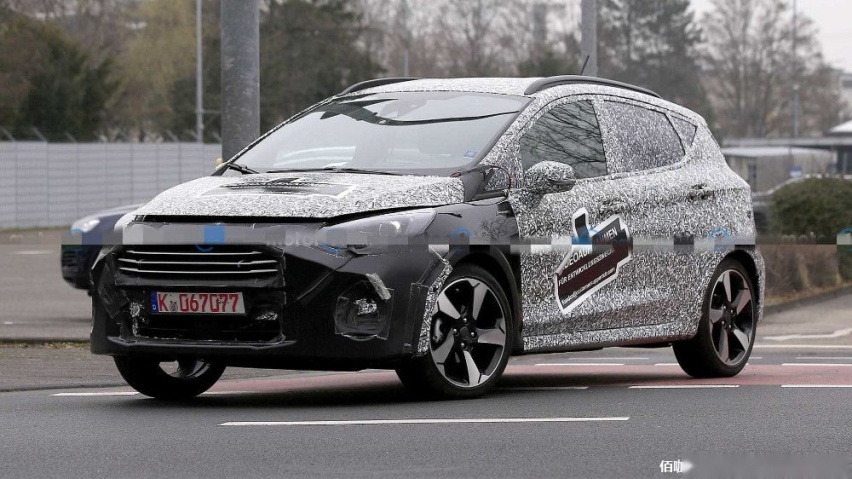 ford-fiesta-facelift-first-spy-photo-front-three-quarters.jpg