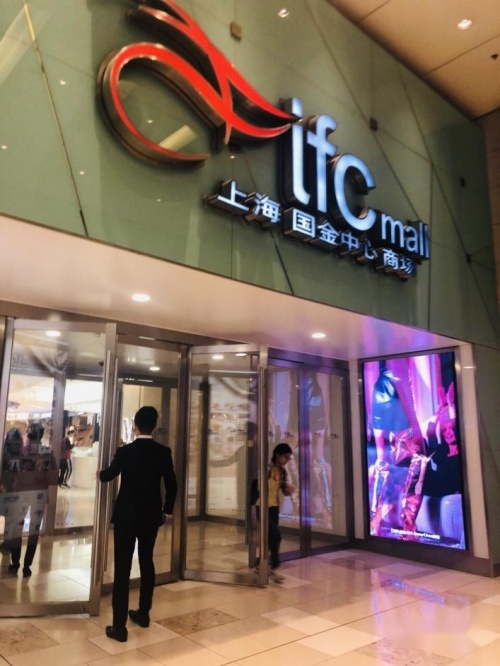 又是国金shopping的一天，遇到了林肯航海家车主