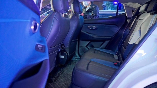 国民神车请靠边！看完这辆实用SUV，10万以下谁还买电车