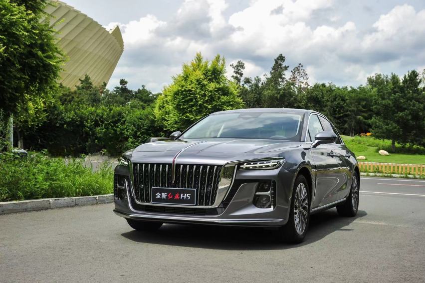 提供1.5T 2.0T  HEV混动也不缺，全新红旗H5 15.98万