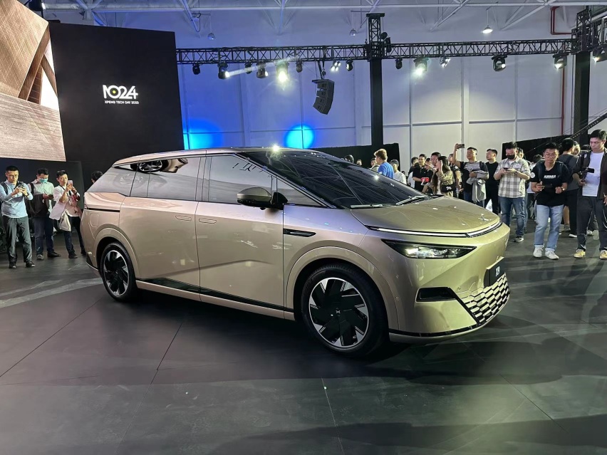 小鹏X9首发亮相，定位中大型纯电MPV，将采用骁龙8295芯片