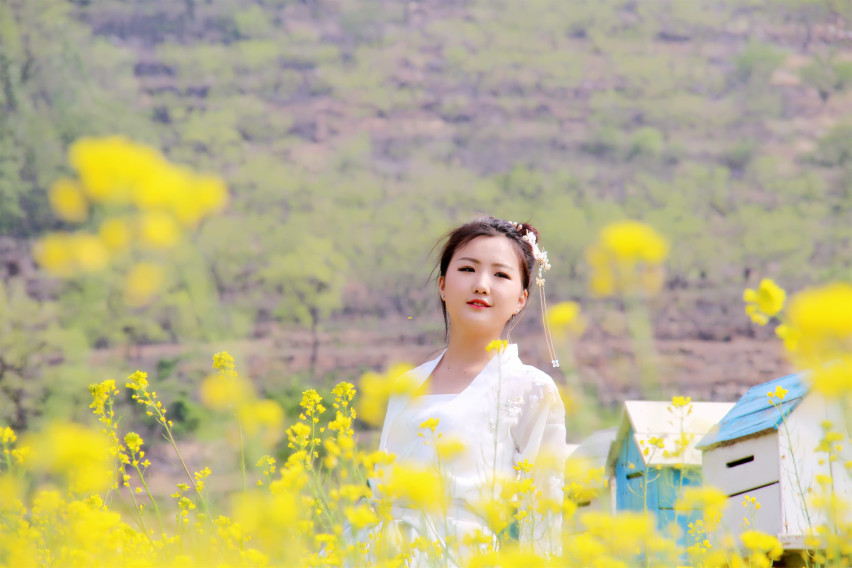 #踏青必备座驾#于汉服小妹自驾雪佛兰开拓者邂逅布拉格香草园