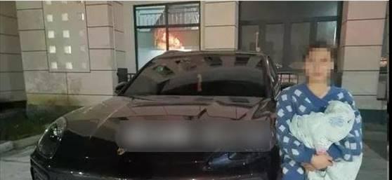 深夜某高速停了一台百万保时捷！交警一看，车内还躺了俩女孩