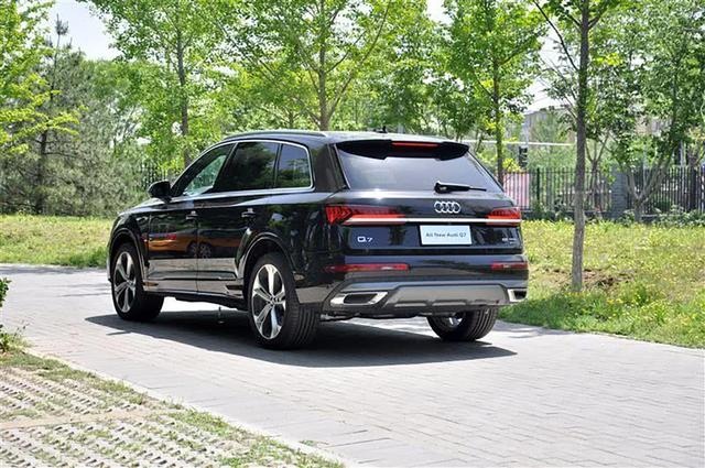 新款奥迪Q7上市，不负灯厂美名，3.0T+8AT+全时四驱