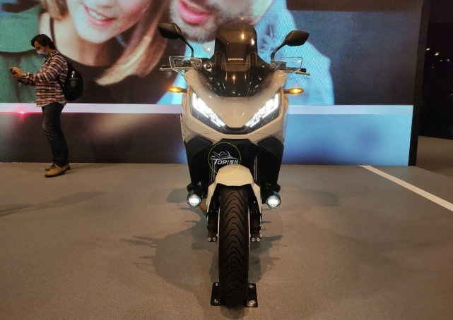 本田NT1100实车亮相米兰车展，你能分得清吗它和X-ADV吗？