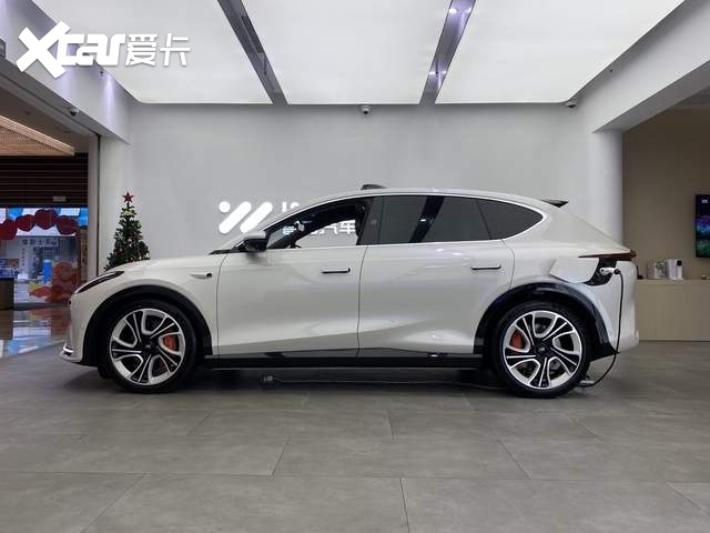 智己LS7，与众“大”不同
