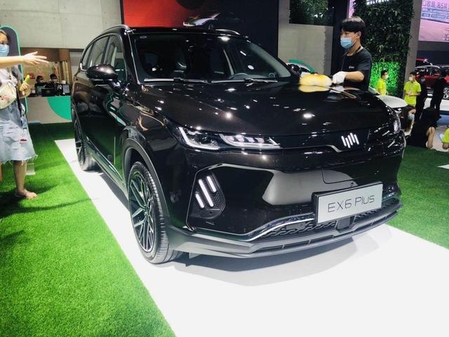 #成都车展#小鹏、爱驰、威马亮相新车，猜猜谁在特斯拉旁边？