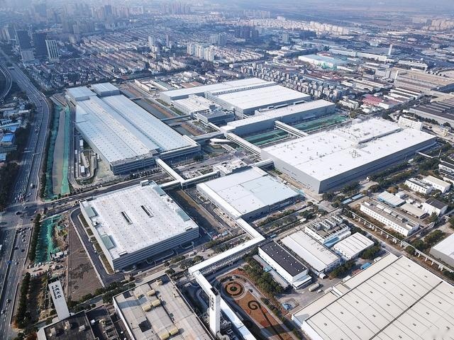 探访上汽大众MEB工厂，传统与“新势力”的一墙之隔