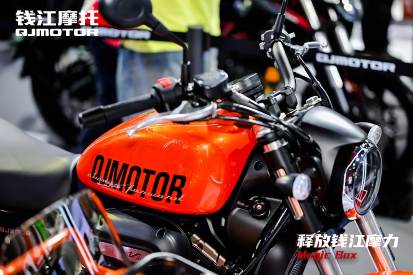 QJMOTOR携多车火爆出席北京国际摩托车展览会